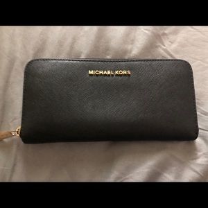 Michael Kors accordion wallet